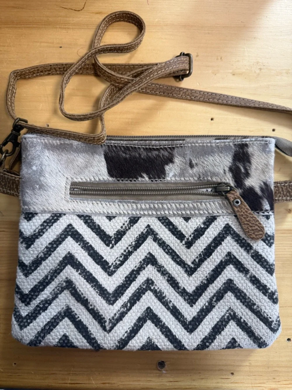 Myra Bag‎ Staggering Canvas & Cowhide Crossbody Bag Adjustable Western Chevron